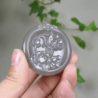 为什么烟紫和田玉吊坠最近备受青睐?